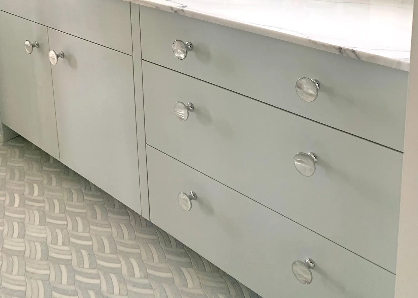 Large Mother of Pearl Knob